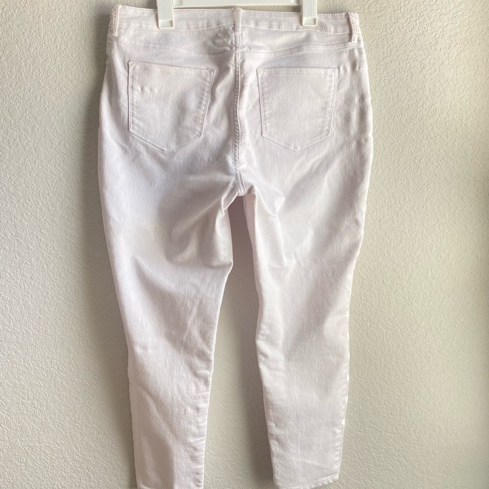 Old Navy Super Skinny White Ankle Jeans 🤍